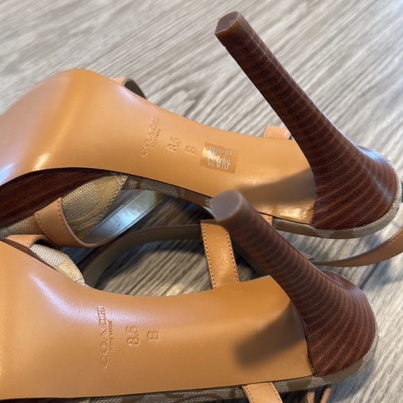 Coach Leah Heels - Picture 7 of 10